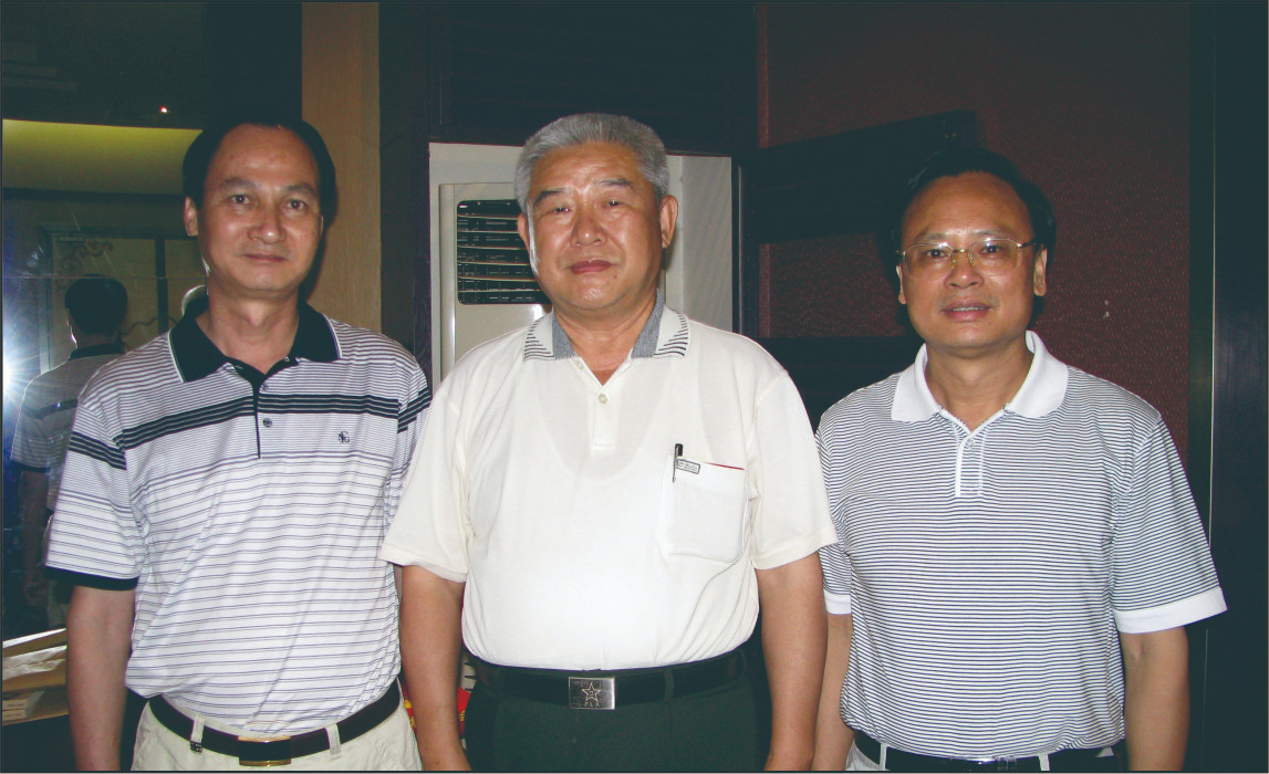 廣西區(qū)發(fā)改委領導陪同中國人民解放軍總參謀部政治部主任賈雪陽軍（照片中）到公司實地考察，并給予“好安節(jié)電器”高度評價